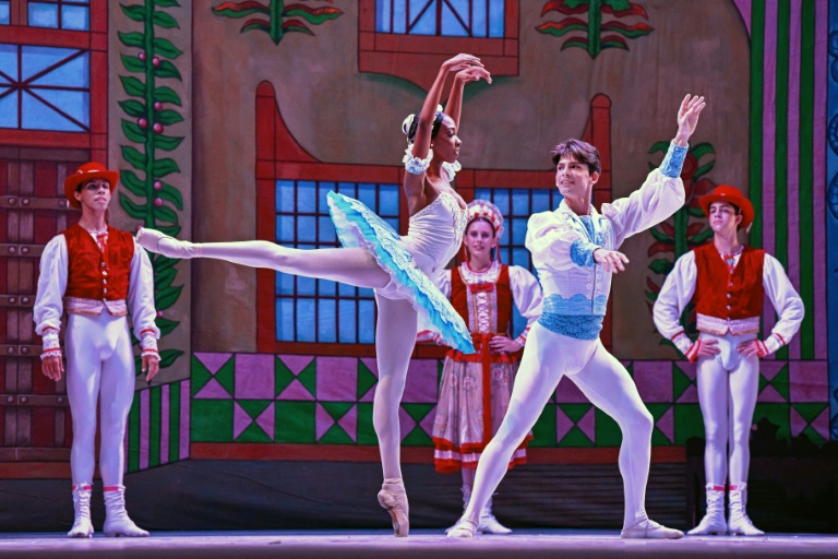 la danseuse Laura Kamila Rojas interprète Swanilda dans le ballet 