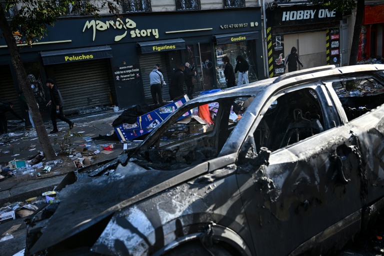 Des magasins vandalisés au lendemain d'une manifestatino contre la vie chère, le 18 octobre 2026 à Paris