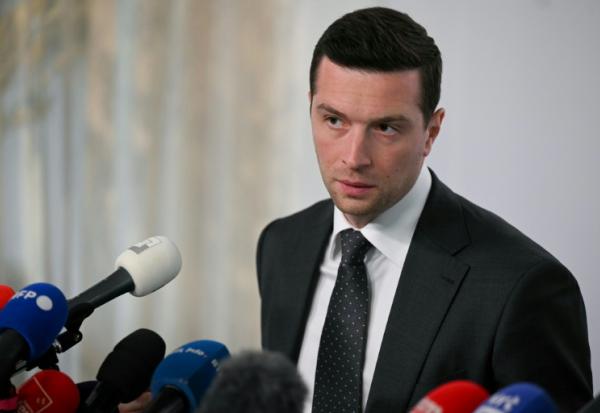 Le chef du Rassemblement national Jordan Bardella s'exprime lors d'une conférence de presse à Bruxelles le 11 juin 2026 