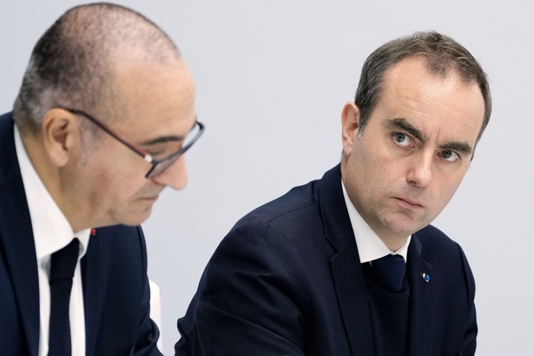 Le ministre de l'Intérieur Laurent Nuñez et le Premier ministre Sébastien Lecornu lors d'un conseil de sécurité à l'Elysée à Paris le 22 octobre 2026