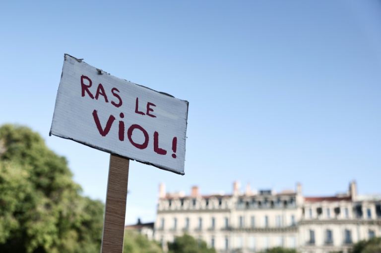 Tout le monde peut livrer un témoignage, en précisant l'année, le lieu et le statut de l'affaire