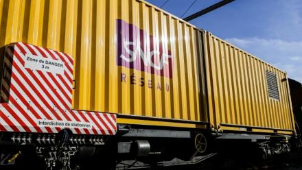 Wagon à désherber les voies, de SNCF réseau, à Bordeaux (Gironde) le 24 octobre 2022.