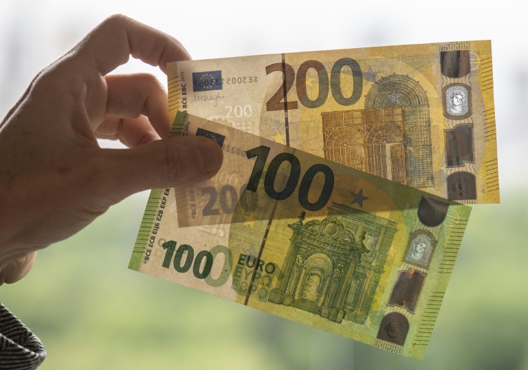 Des billets de 100 et 200 euros, mai 2019