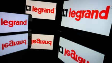 Le fabricant de matériel électrique Legrand, basé à Limoges (Haute-Vienne), se réorganise dans l'Hexagone.