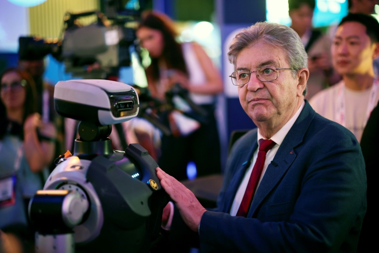 Le fondateur de LFI Jean-Luc Mélenchon au salon VivaTech à Paris le 19 juin 2026
