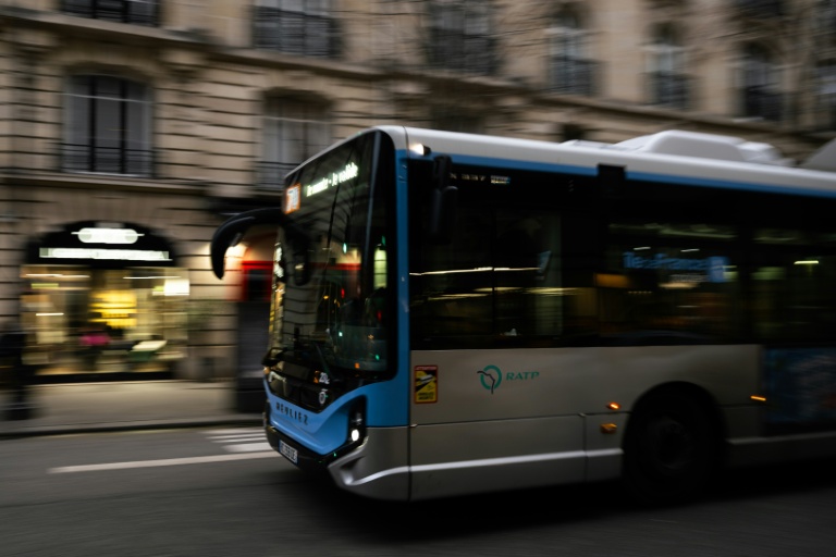 Un bus en circulation à Paris le 9 janvier 2026
