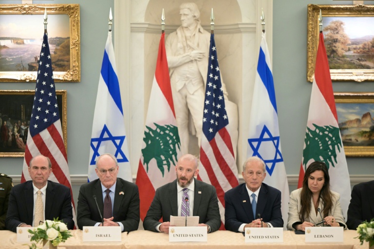 Les délégations israélienne et libanaise au département d'Etat, à Washington, le 3 juin 2026