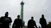 Des policiers déployés place de la Bastille à Paris avant une nouvelle manifestation pour le pouvoir d'achat et la défense des services publics, le 24 octobre 2026 