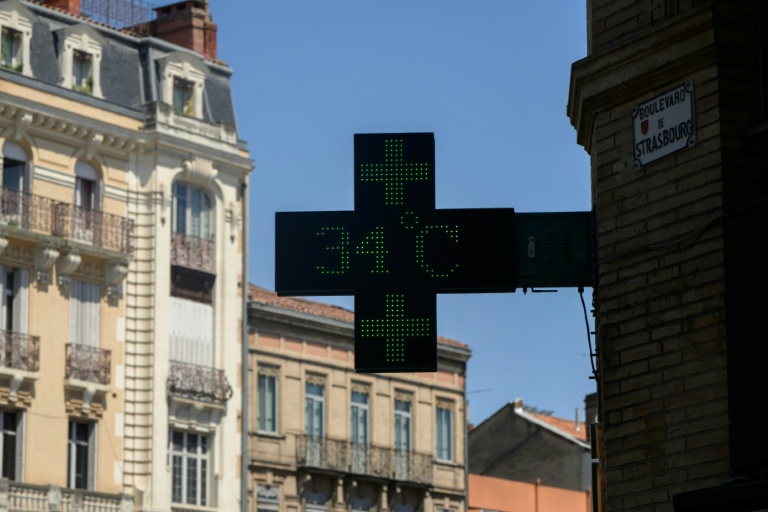 La canicule s'installe jeudi sur une large partie de la France, de Paris au centre-est, avec des températures s'approchant de plus en plus des 40°C