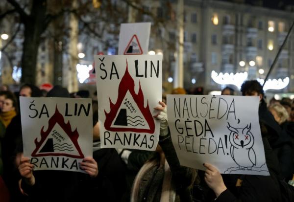 Manifestation à Vilnius pour protester contre la réforme du groupe audiovisuel public LRT, le 17 décembre 2025