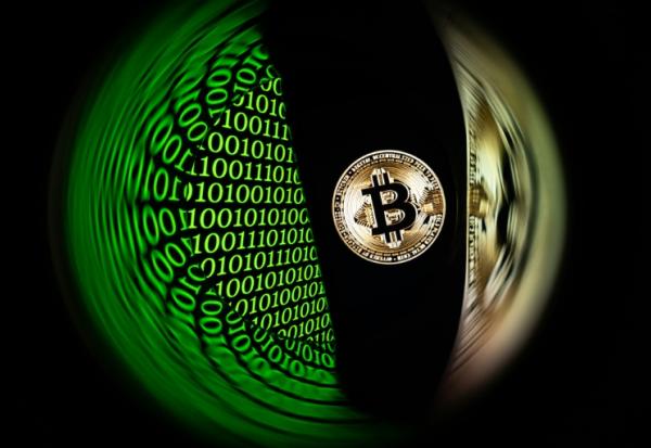 Le cours du bitcoin a été divisé par deux depuis le plus haut atteint en octobre dernier