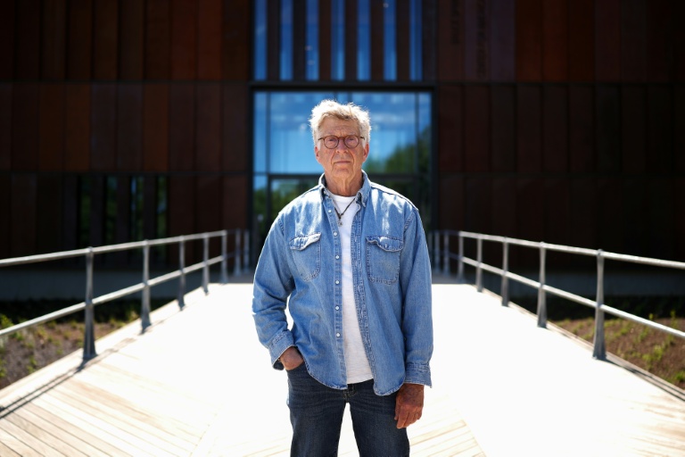 Le directeur exécutif du Bruce Springsteen Center for American Music Executive pose devant le bâtiment à Long Branch, New Jersey le 9 juin 2026.