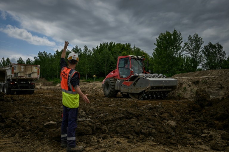 Les digues sont en cours de reconstruction, pour un coût estimé à huit millions d'euros