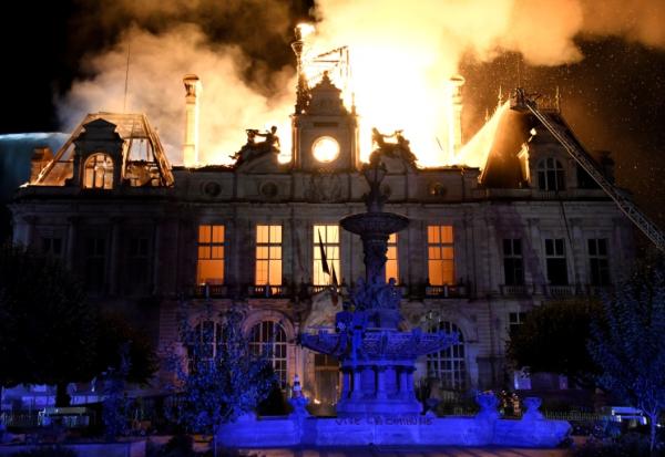 La mairie de Limoges en proie aux flammes le 17 octobre 2026