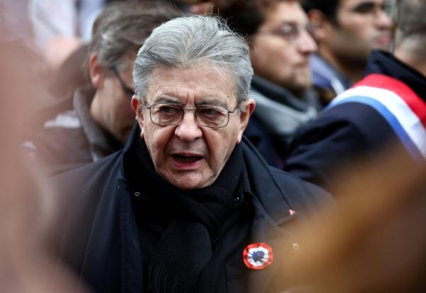 Le leader Insoumis Jean-Luc Mélenchon lors d'une manifestation pour le pouvoir d'achat et la défense des services publics, le 24 octobre 2026 à Paris 