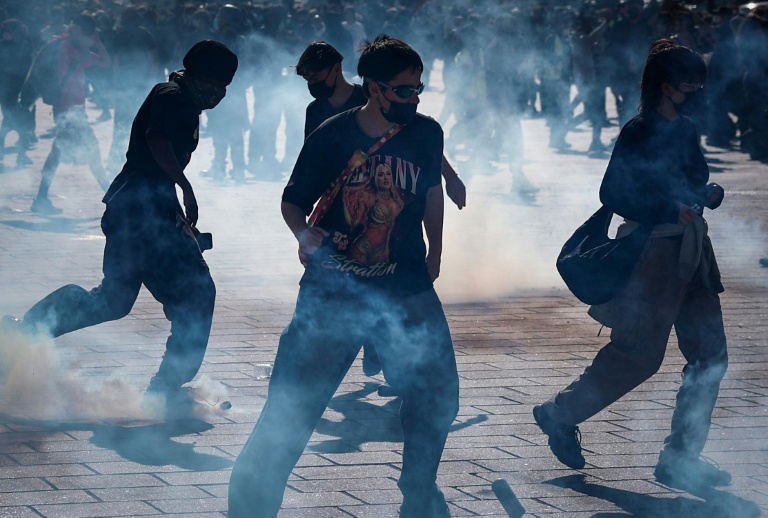 Gaz lacrymogènes lors d'une manifestation contre la vie chère à Marseille, le 17 octobre 2026