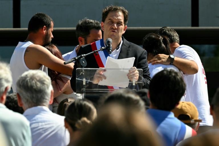 Grégory Bobbato, le maire de Fleurance, dans le Gers, Grégory Bobbato a pris la parole lors de la marche blanche organisée le 7 juin 2026 pour rendre hommage à Lyhanna, 11 ans