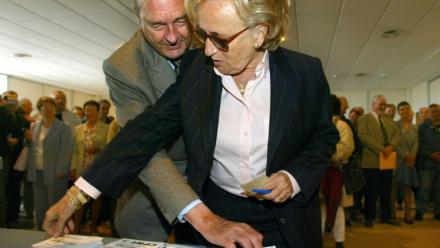 Bernadette Chirac vote à Sarran (Corrèze) le 9 Juin 2002