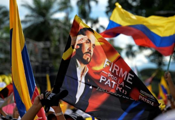 Un drapeau du candidat à la présidentielle colombienne Abelardo de la Espriella, à Buga en Colombie, le 14 juin 2026