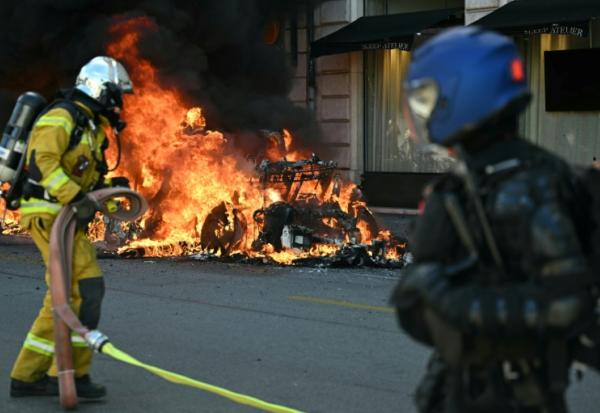 Lors de la manifestation "No-G7" à Genève, le 14 juin 2026
