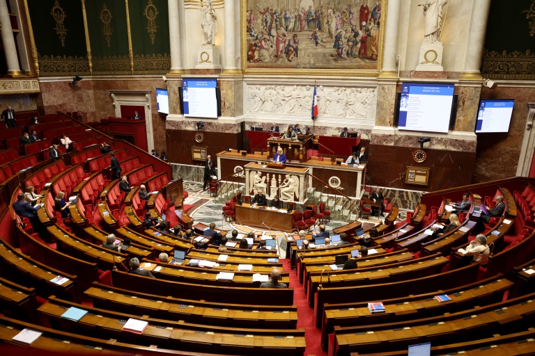 Un hémicycle de l'Assemblée nationale quasi déserté pour l'ouverture du débat budgétaire de la Sécurité sociale à Paris, le 20 octobre 2026