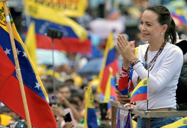 La cheffe de l'opposition vénézuélienne Maria Corina Machado lors d'un rassemblement de campagne du candidat à la présidence Edmundo Gonzalez Urrutia, à Barinas, au Venezuela, le 6 juillet 2024
