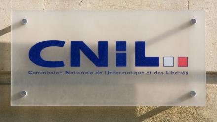 La rapporteuse de la Commission nationale de l'informatique et des libertés (Cnil) a requis jeudi une amende de 1,8 million d'euro contre l'entreprise de voyage Voyageurs du monde pour plusieurs manquements aux règles de protection des données de ses clients