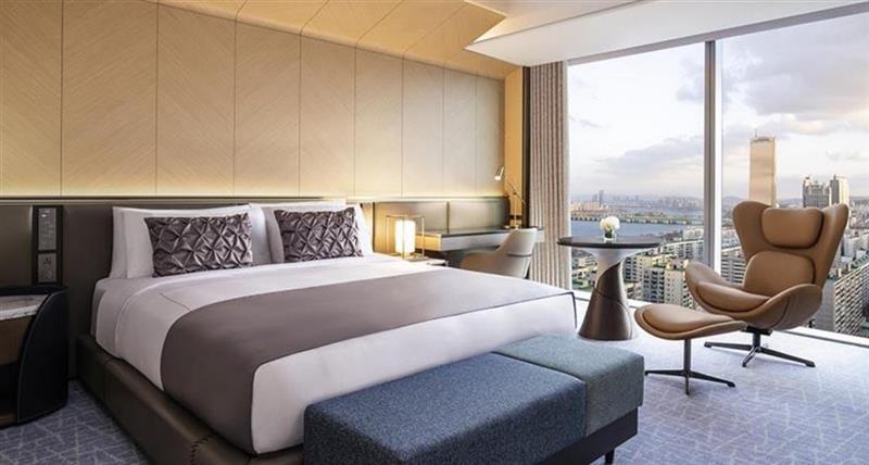 Accor : +1
