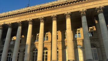 Clôture Paris : le CAC 40 limite son recul