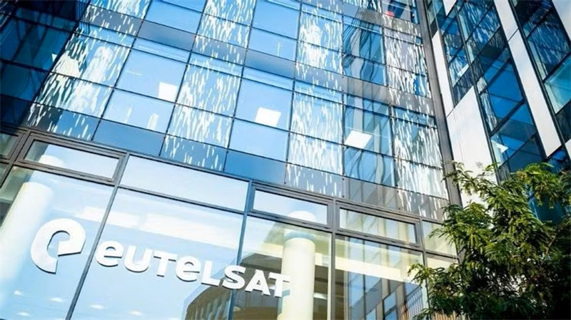 Eutelsat : un ton plus bas