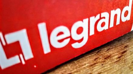 Legrand : progresse encore