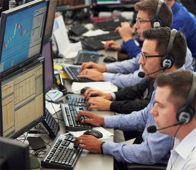 Mi-séance Paris : le CAC 40 poursuit sa remontée avant l'emploi américain