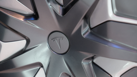 Tesla dépasse les attentes et muscle ses plans d'investissements