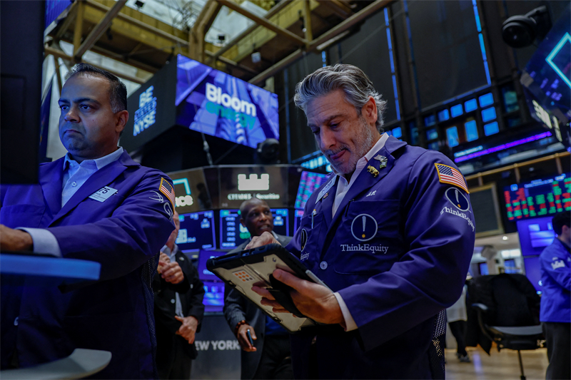 Wall Street : Anthropic en vedette, en attendant la Fed, Alphabet, Microsoft et Amazon