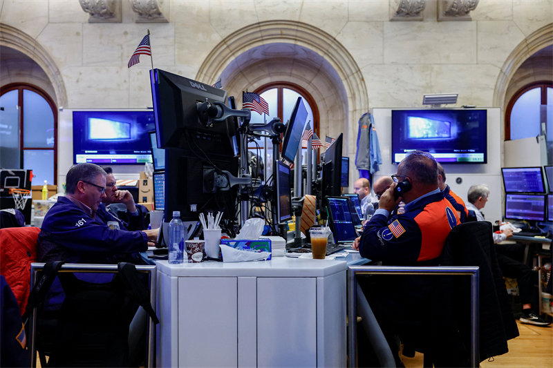 Wall Street dans le vert avant la Fed, Alphabet, Microsoft et Amazon