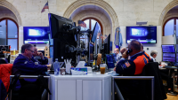 Wall Street dans le vert avant la Fed, Alphabet, Microsoft et Amazon