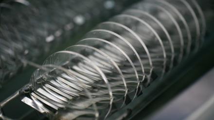 Avis d'analystes France : ça monte sur STMicro et ça descend sur EssilorLuxottica