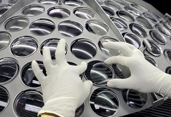 EssilorLuxottica va produire ses lunettes connectées en Italie, un tournant stratégique majeur