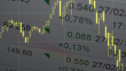 Royaume-Uni : l'expansion du secteur privé accélère, selon le PMI